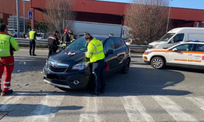 Incidente tra auto e moto, morto un uomo di 37 anni