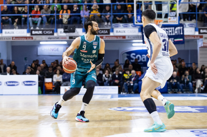 L’Acqua S.Bernardo fermata a Brindisi 84-79