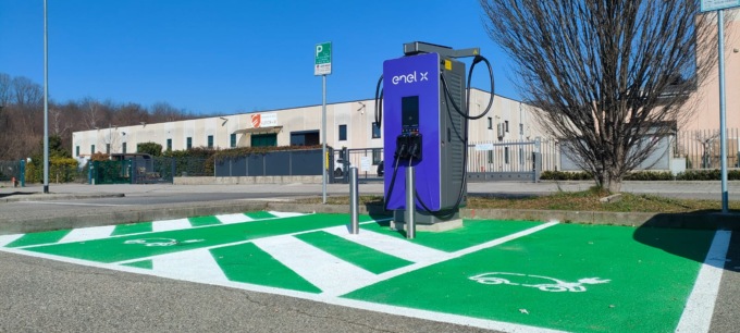 Nuova stazione di ricarica installata da Enel a Orsenigo