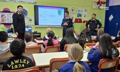 Gli alunni della primaria Corridoni incontrano i Carabinieri