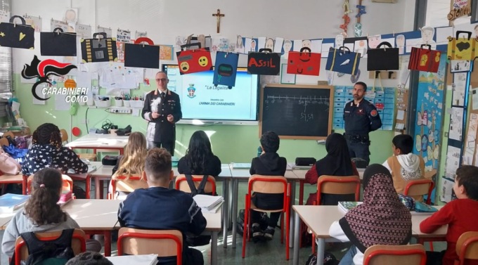 Gli studenti della primaria Gobbi incontrano i Carabinieri