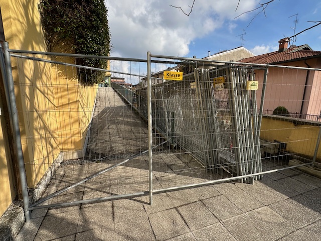 Ampliamento della scuola primaria, strada ancora aperta al traffico viabilistico