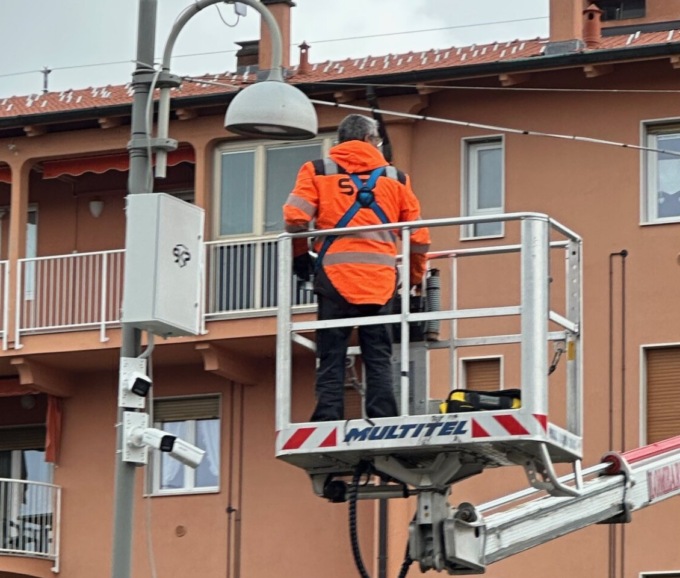 Otto telecamere per proteggere (finalmente) la scuola primaria