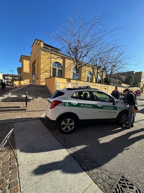 Strada chiusa a sorpresa: caos all’orario di ingresso degli alunni a scuola
