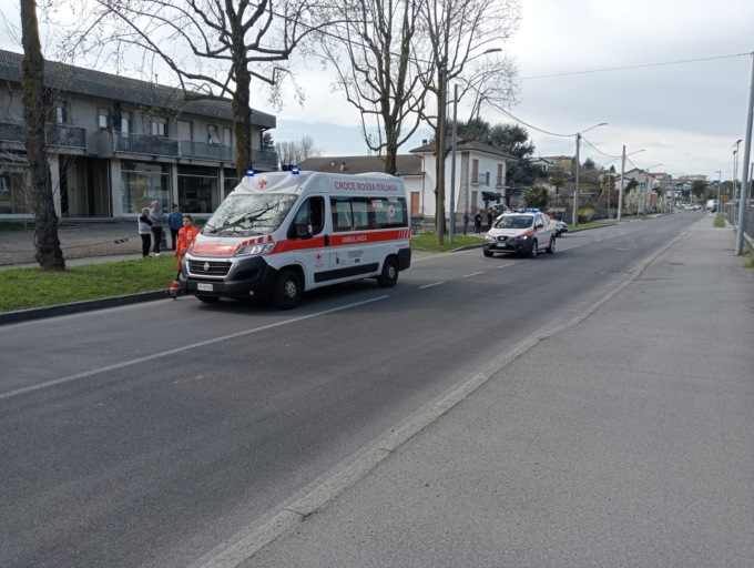 Incidente in via Monte Baldo, ciclista in ospedale