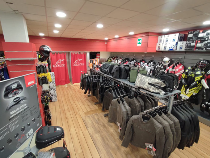 Equipaggiamento moto: Motoabbigliamento.it garantisce un perfetto equilibrio tra qualità, protezione e praticità