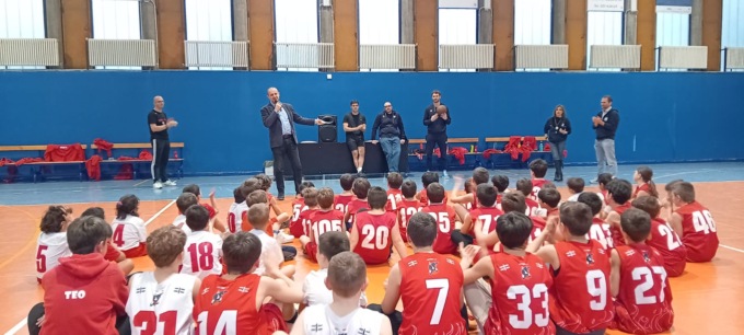 Festa per il vivaio dello Sport Club Brianza in compagnia dei rappresentanti della Pallacanestro Cantù