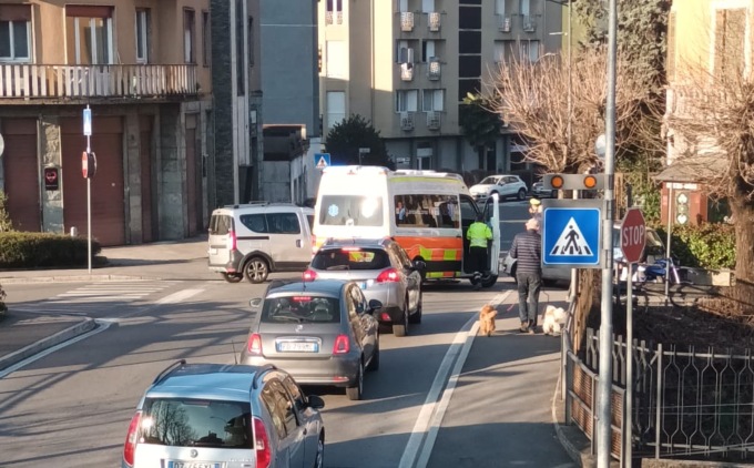 Ennesimo incidente in via Leopardi