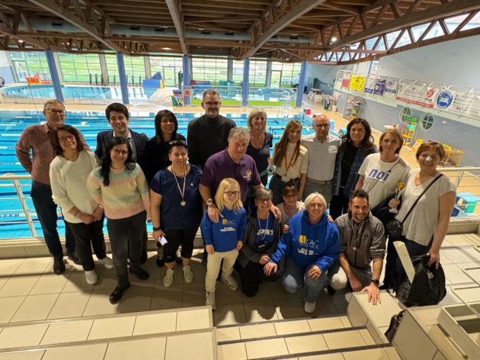 “Rare fuori” ha trascinato 260 partecipanti in piscina