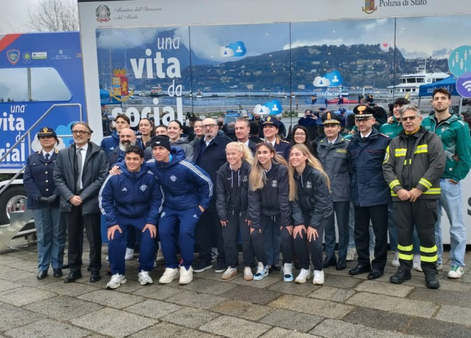 “Una vita da social”, truck didattico della Polizia approdato in città