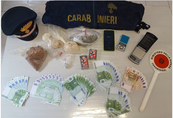 Aveva un chilo di eroina in casa: arrestato spacciatore