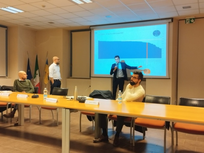 Grande partecipazione all’assemblea pubblica sul nuovo “sacco rosso”