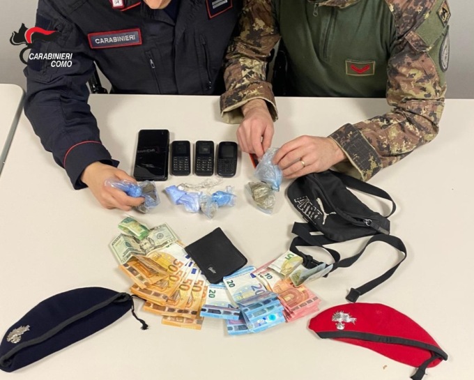 I Carabinieri scoprono, inseguono e arrestano tre spacciatori