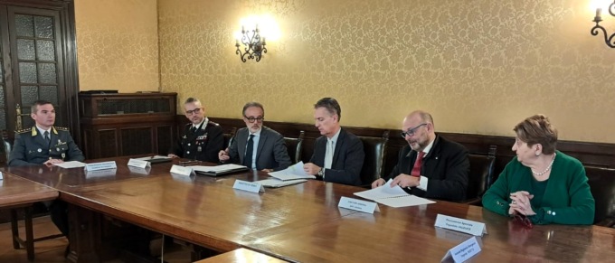 Aggredisce un parente e la guardia giurata al Pronto soccorso