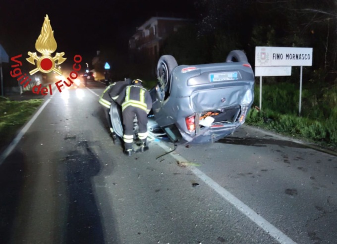 Si ribalta con l’auto e finisce in ospedale