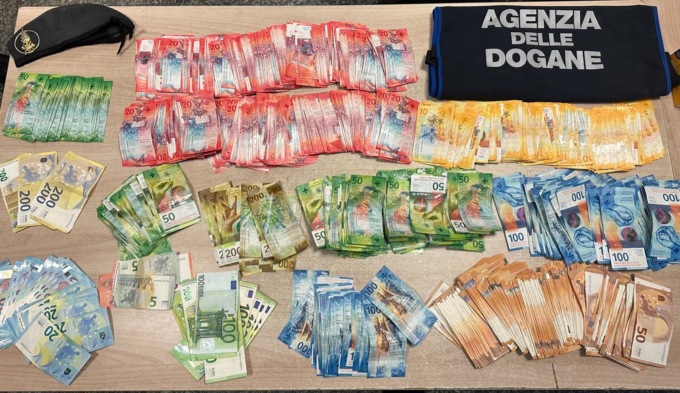 Fermato un turista con 70mila euro occultati