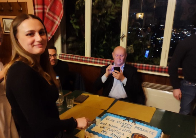 Festa per Angela Casarola, campionessa di lotta libera: il Comune la omaggia con una targa