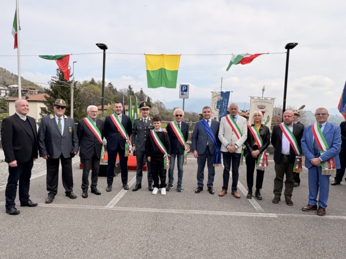 Piazza Fiamme Gialle inaugurata, la cerimonia a Uggiate con Ronago