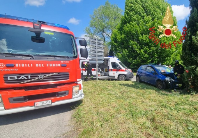 Incidente sulla provinciale, vettura fuori strada