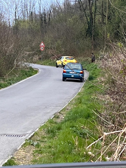 Così funziona il mercato della droga: in coda per acquistare la dose – FOTO e VIDEO