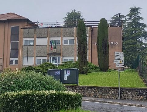 Municipio, stop alle infiltrazioni: finalmente avviati i lavori per riqualificarlo