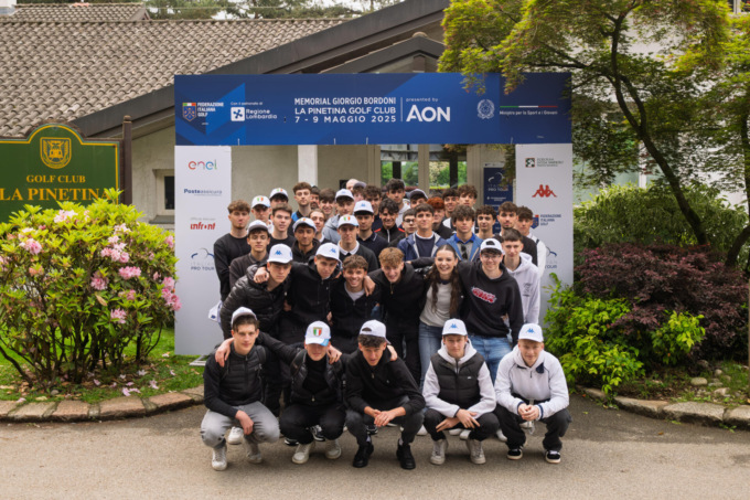 Studenti a scuola di golf a La Pinetina