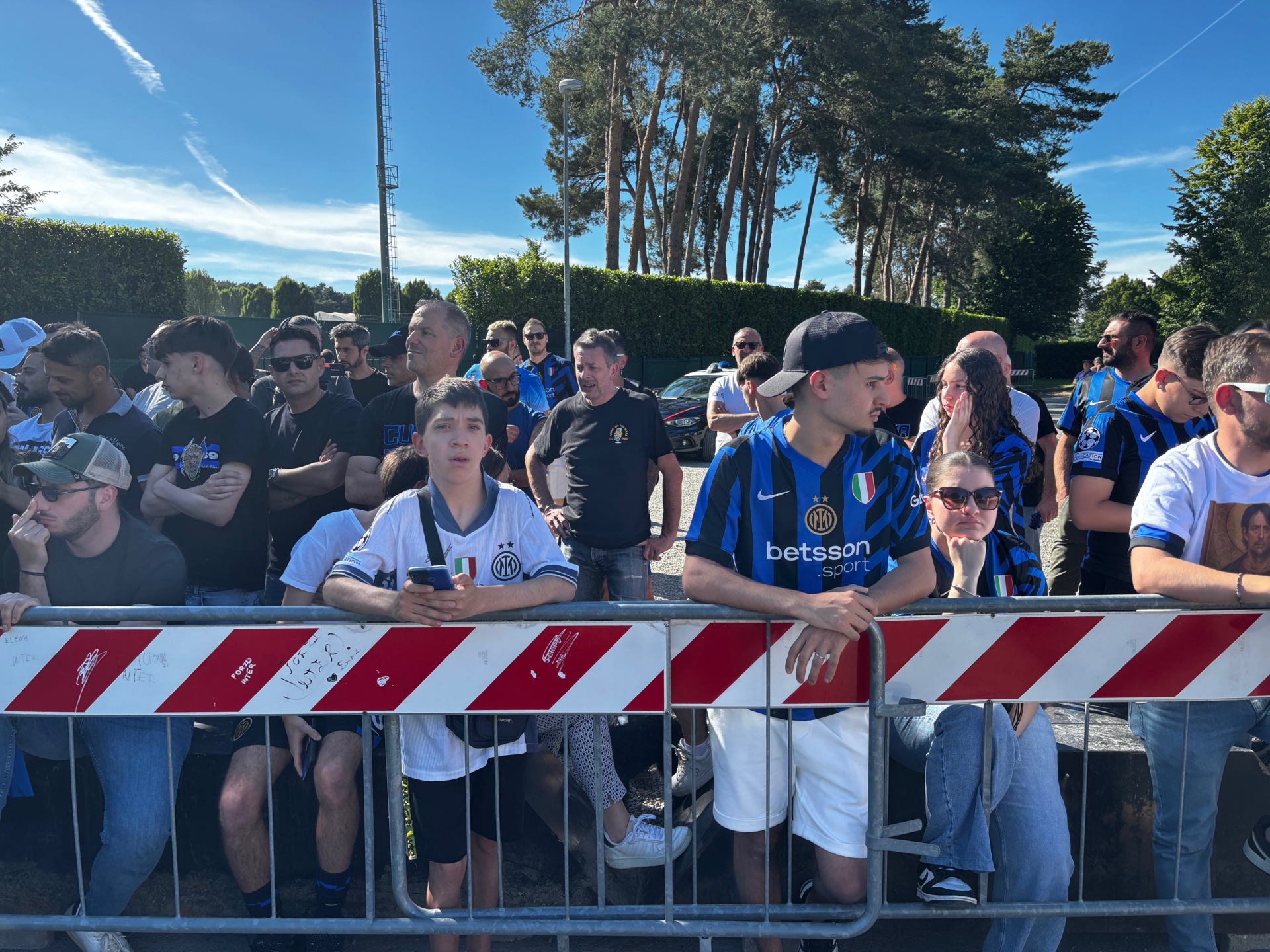 appiano gentile protesta pinetina