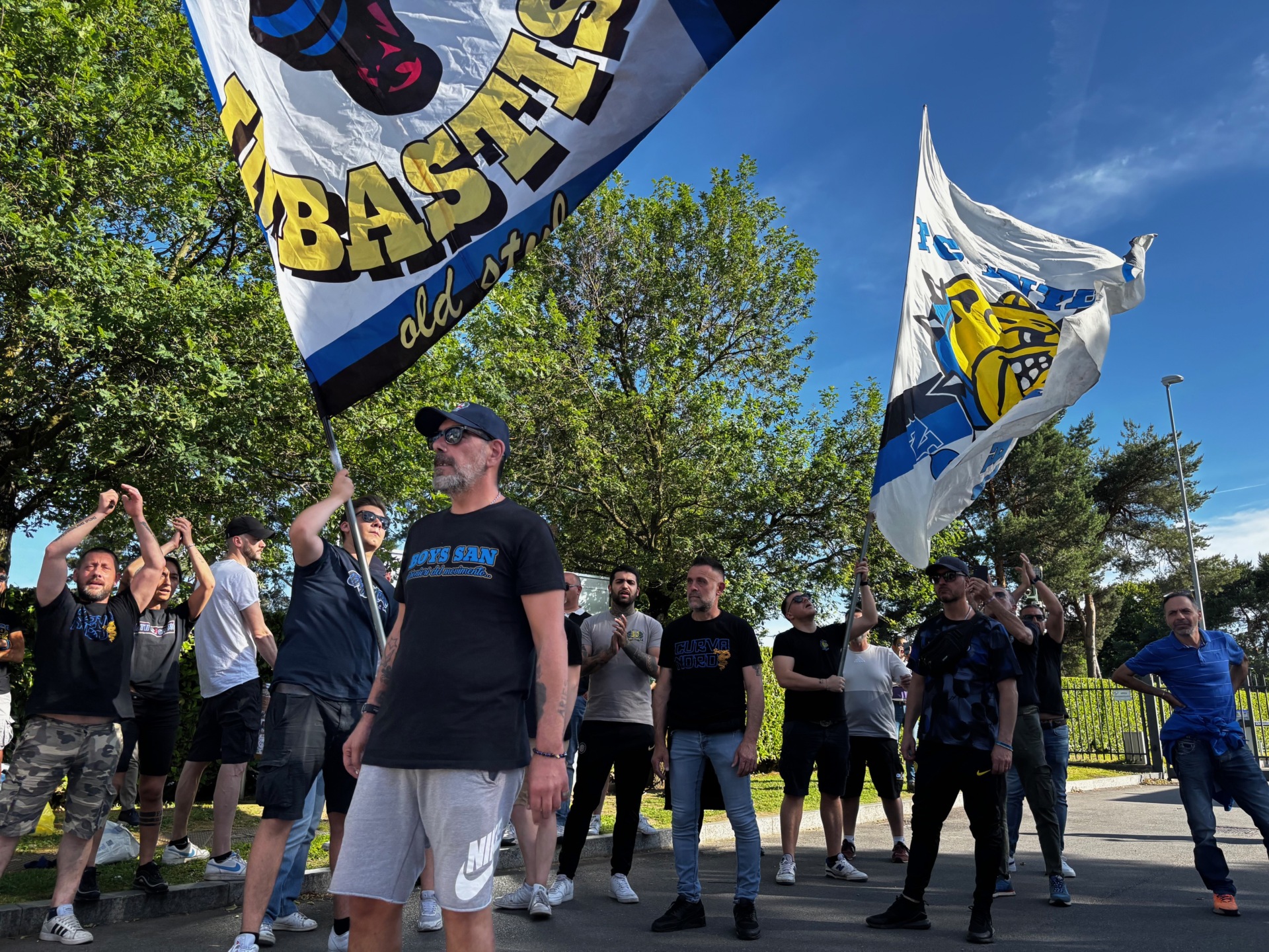 appiano gentile protesta pinetina