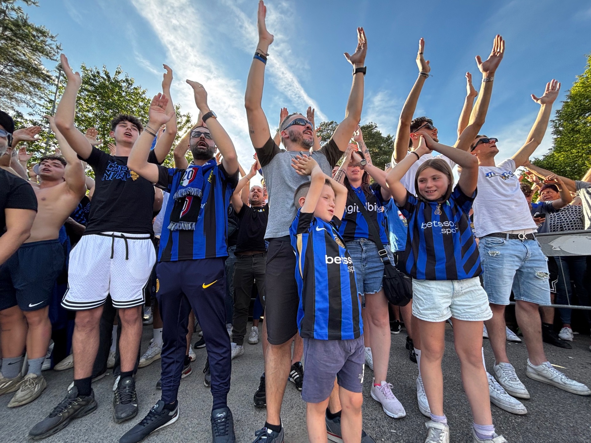appiano gentile protesta pinetina