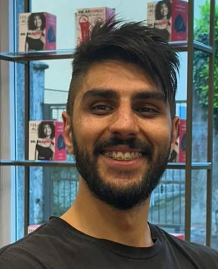Dona i capelli per aiutare i malati