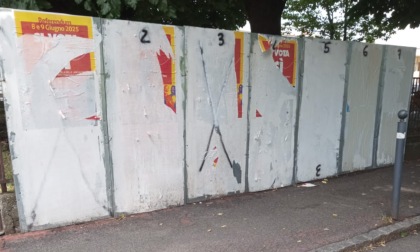 Strappati i manifesti del referendum: "Gesto inqualificabile"