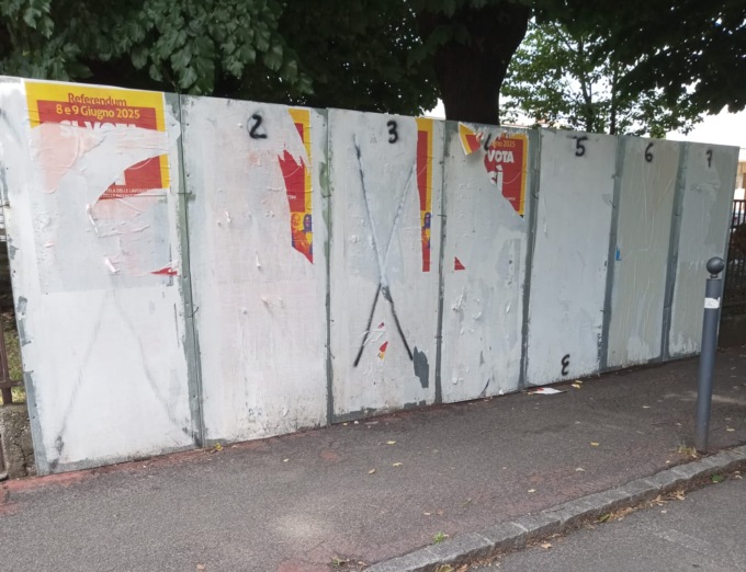 Strappati i manifesti del referendum: “Gesto inqualificabile”