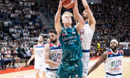 La Pallacanestro Cantù non chiude la serie e perde contro Bologna
