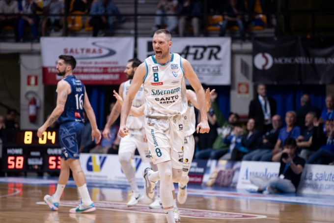 La Pallacanestro Cantù inizia i playoff con una vittoria