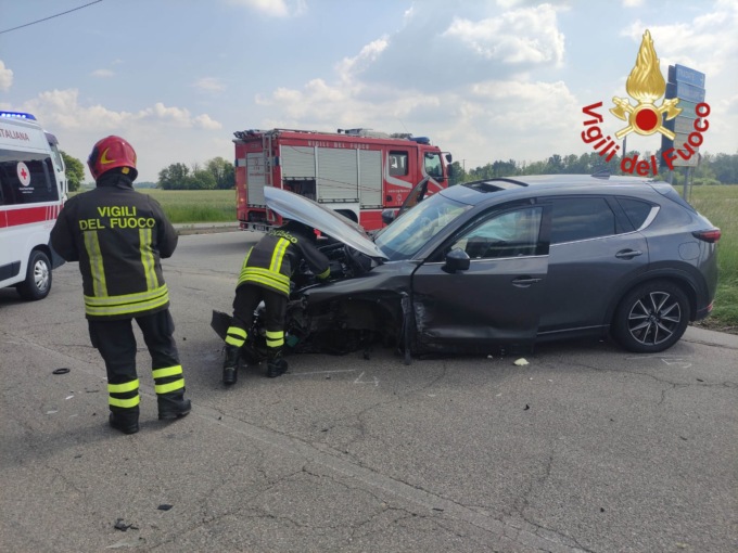 Incidente in via Giovanni XXIII, coinvolti due veicoli