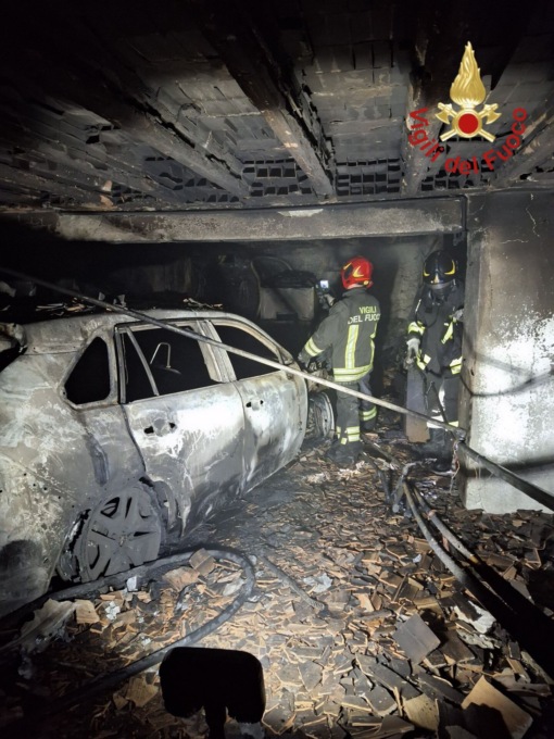 Vigili del fuoco attivati per l’incendio di un’auto