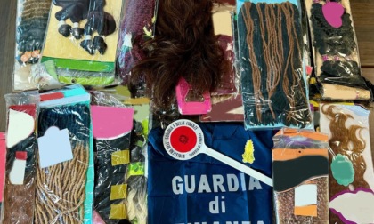 Sequestrate 2.068 parrucche ed extension dalle Fiamme gialle