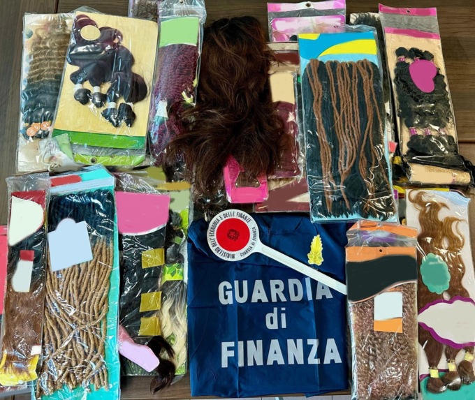 Sequestrate 2.068 parrucche ed extension dalle Fiamme gialle