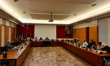 Progetto di corso XXV Aprile in Consiglio, la maggioranza lascia l'aula: non c'è il numero legale e salta il confronto
