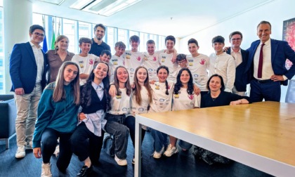 I ragazzi della robotica accolti dall'assessore Fermi