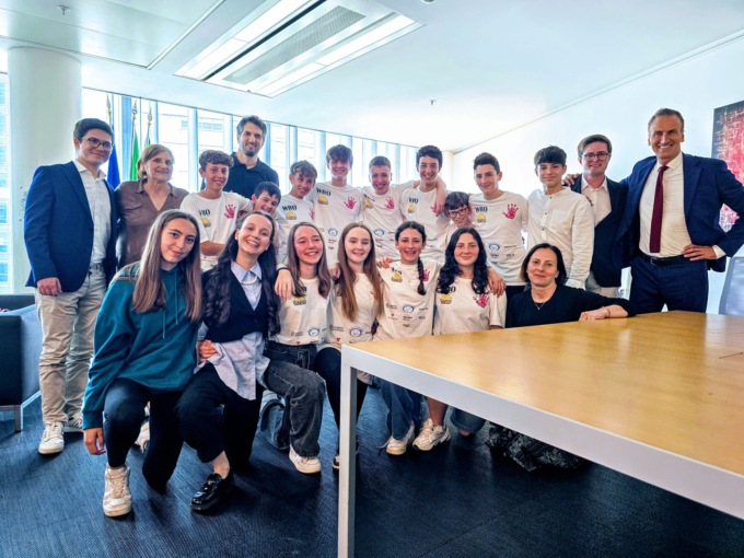 I ragazzi della robotica accolti dall’assessore Fermi