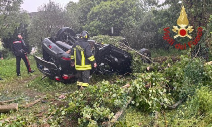 Incidente a Fenegrò, morto l'uomo nell'auto ribaltata: era un volontario della Pro loco