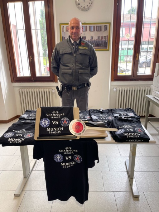 Magliette dell’Inter contraffatte, sequestrati 26 capi