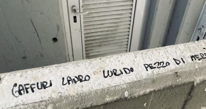 Ingiurie contro Gaffuri: il sindaco risponde con ironia