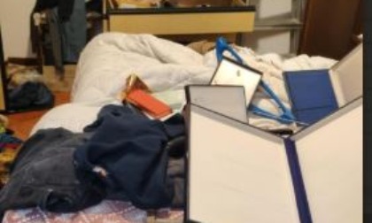 Ladri in casa dell'ex sindaco: rubate alcune targhe ricordo
