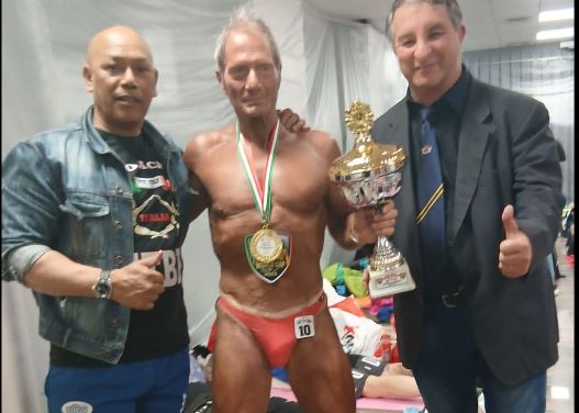 A 72 anni è campione di body building: gareggerà ai Mondiali