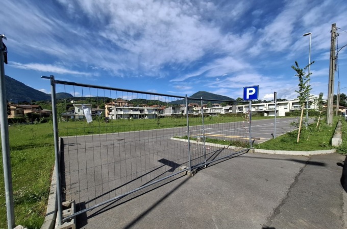 Parcheggio pronto da mesi, ma rimane chiuso: sale la protesta dei residenti