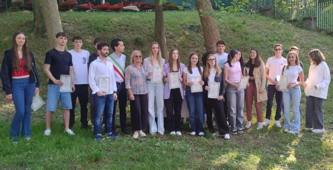 Borse di studio: premiati 30 studenti meritevoli del paese
