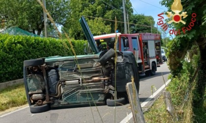 Si ribalta con l'auto: 80enne in ospedale