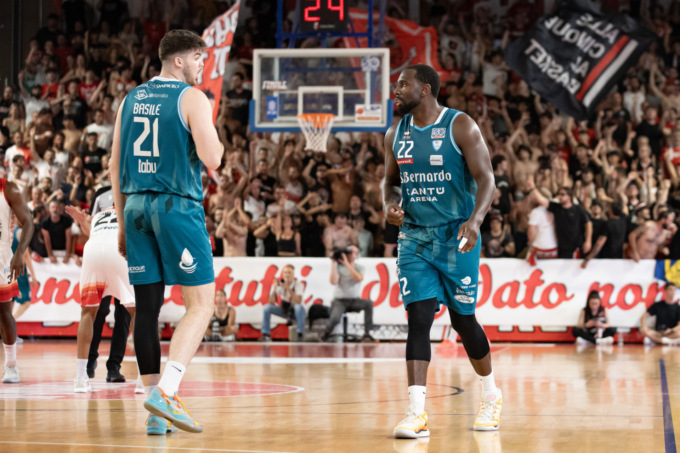L’Acqua S.Bernardo conquista Rimini, Gara 1 finisce 82-86